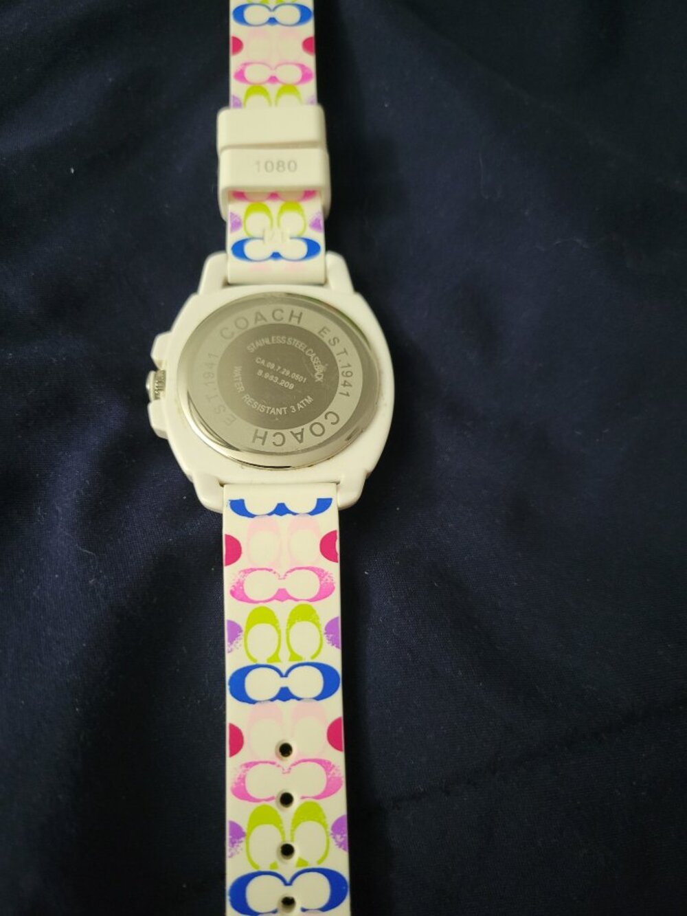 🥀Coach ⚘️ white Women’s Silicone Link 🥀 Watch - Picture 2 of 5
